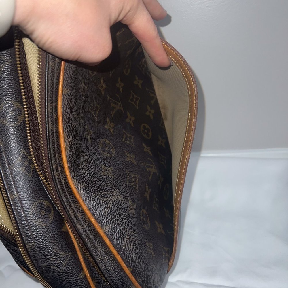 Louis Vuitton (discontinued) Monogram Reporter Bag (Authentic) - Picture 7 of 9